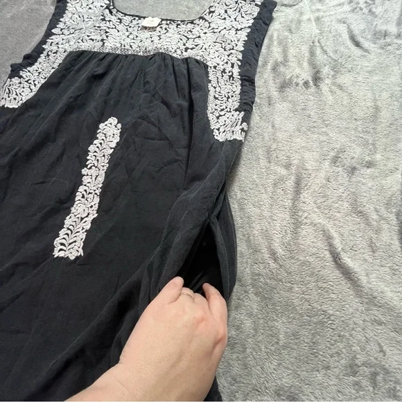 j. marie Black Large Dress with White Floral Embroidered with Pockets - Picture 6 of 7